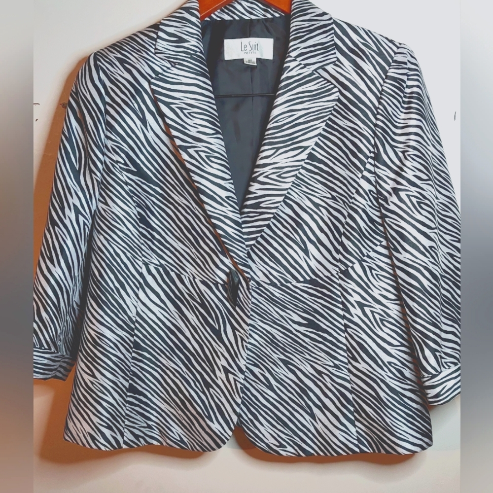 Le Suit Petite womens Jacket Size 8P Black/Silver Striped Collared Button